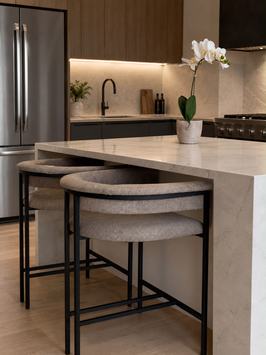 Plush Lennox Tufted Counter Stool